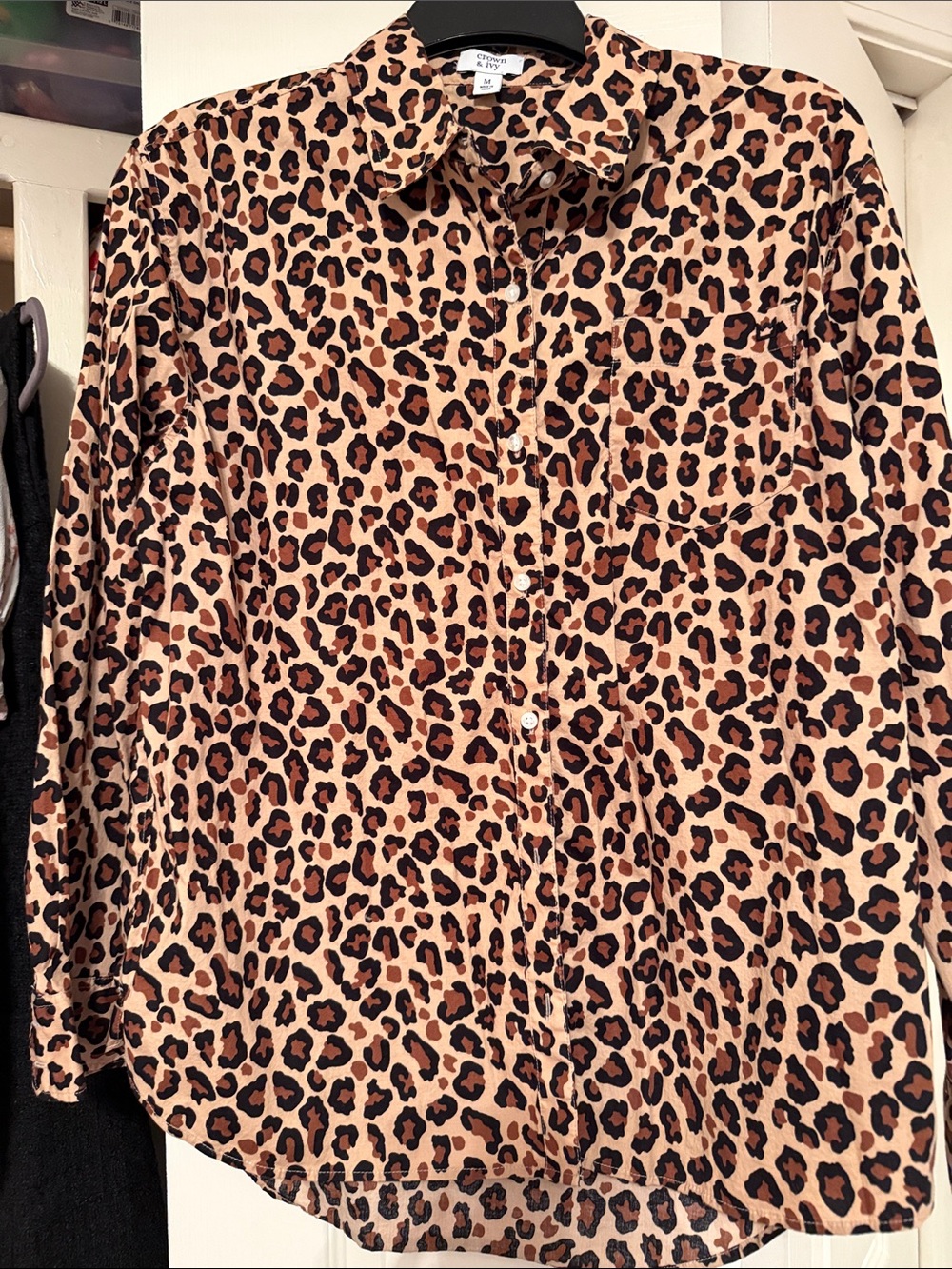 crown & ivy Leopard Print Button-Front Tunic in Brown and Black